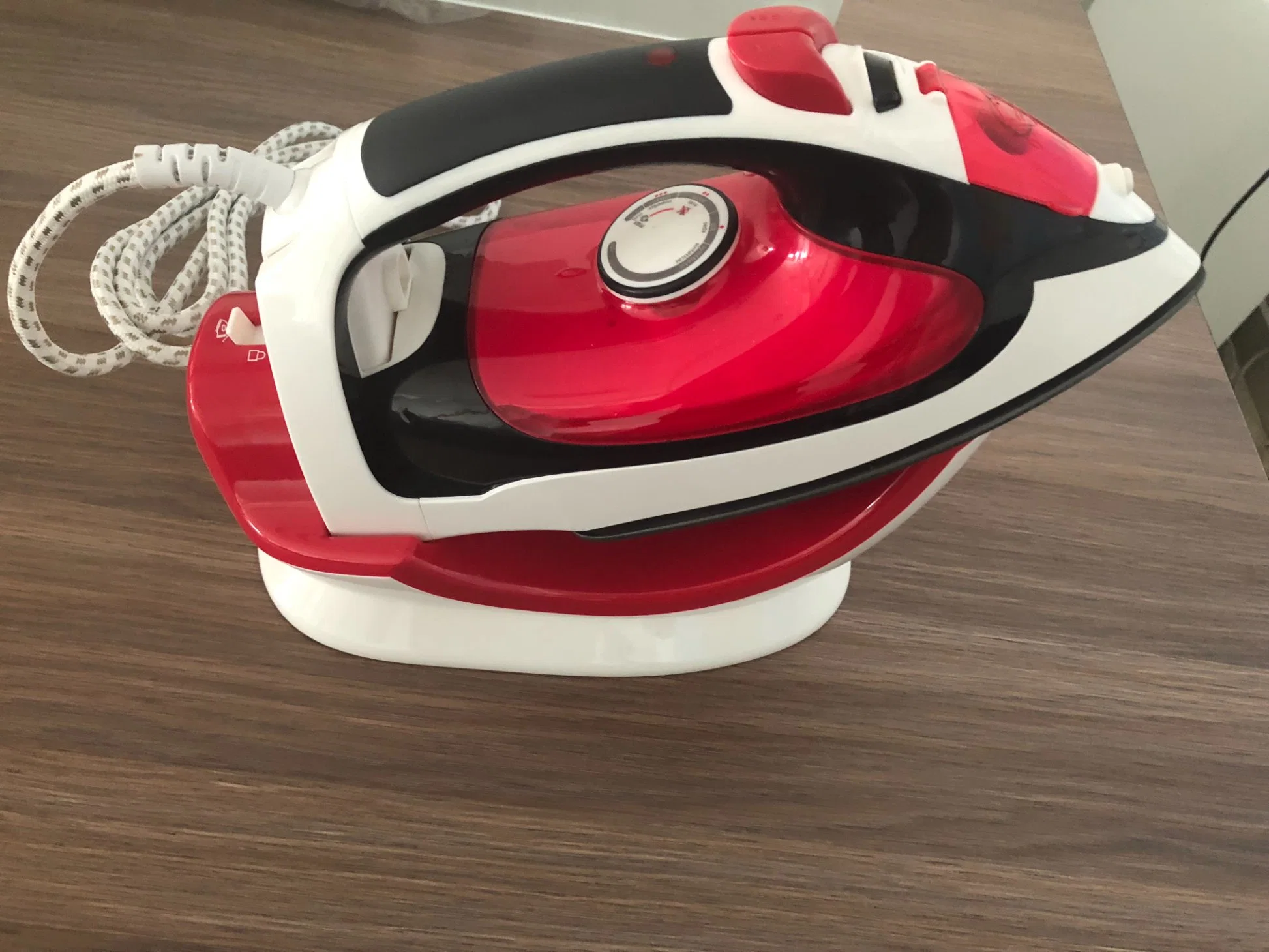 2400W Non-Stick Sole Plate Electric Cordless Steam Iron