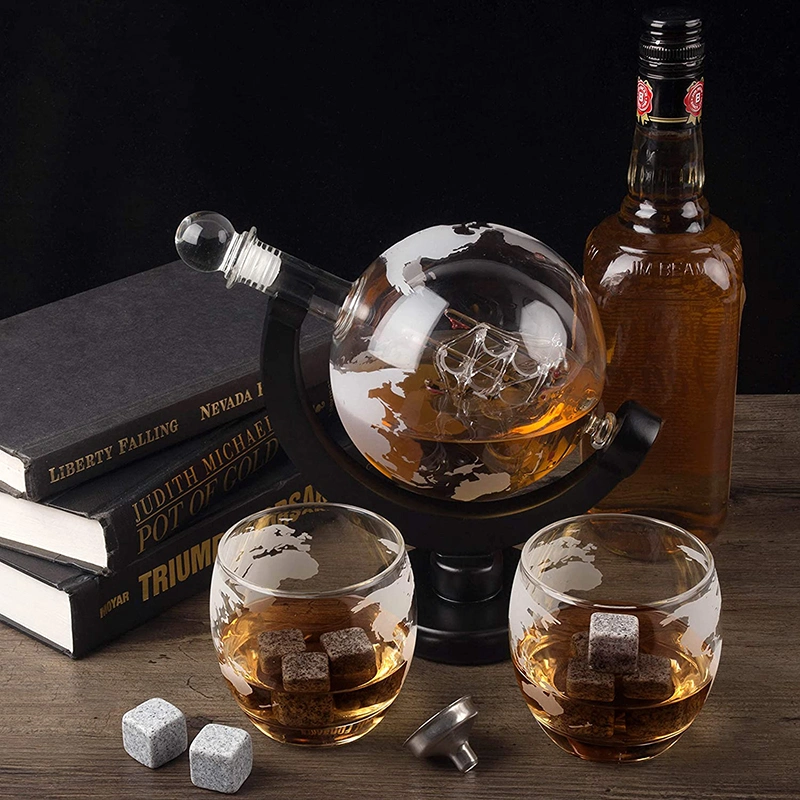 Borosilikatglas Globe Form Wein Whiskey Flasche Dekanter Set mit Holzständer und Gläser Tasse