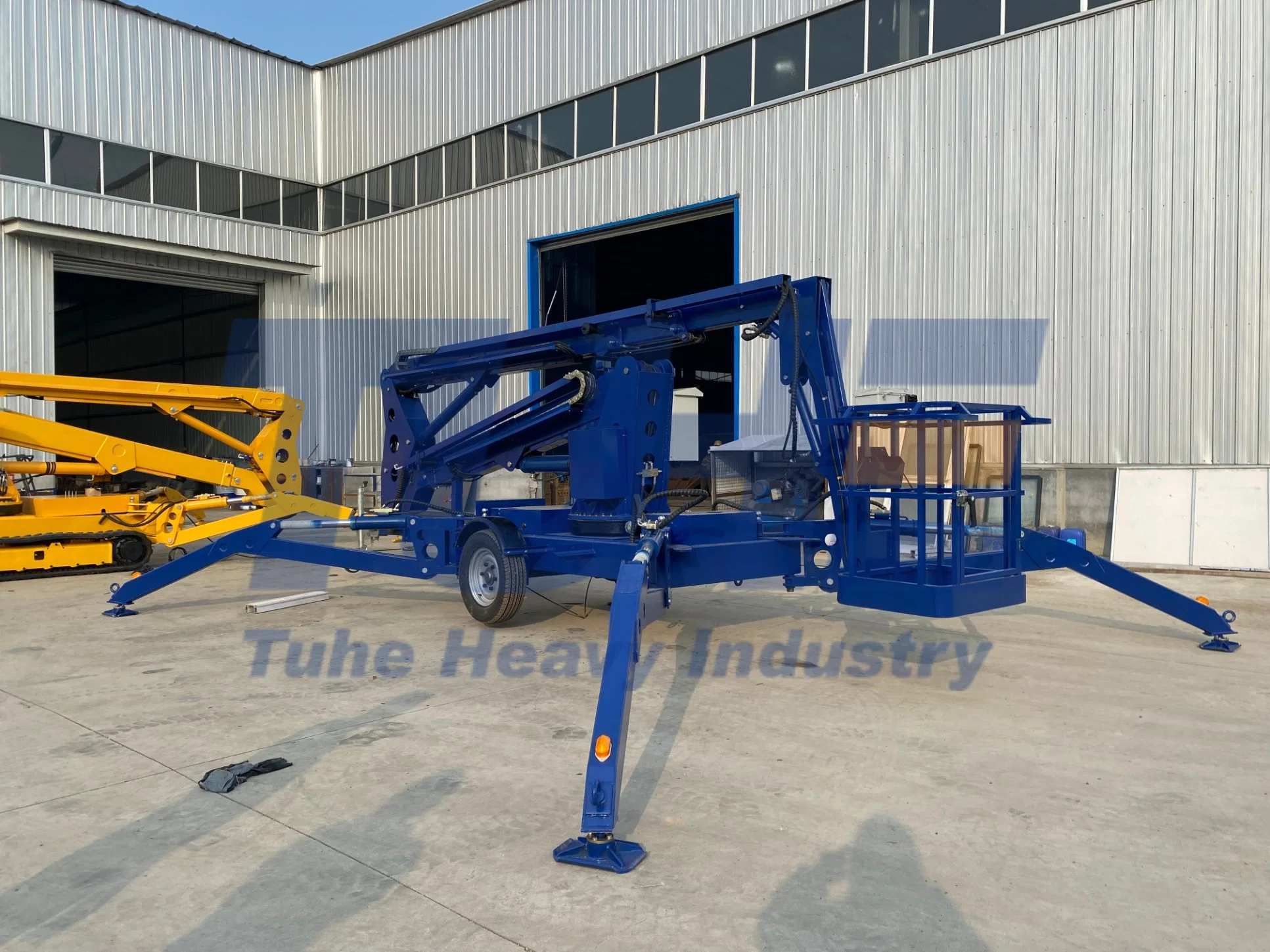 China High Quality Towable Mobile Telescopic Spider Boom Lift for Aerial Working