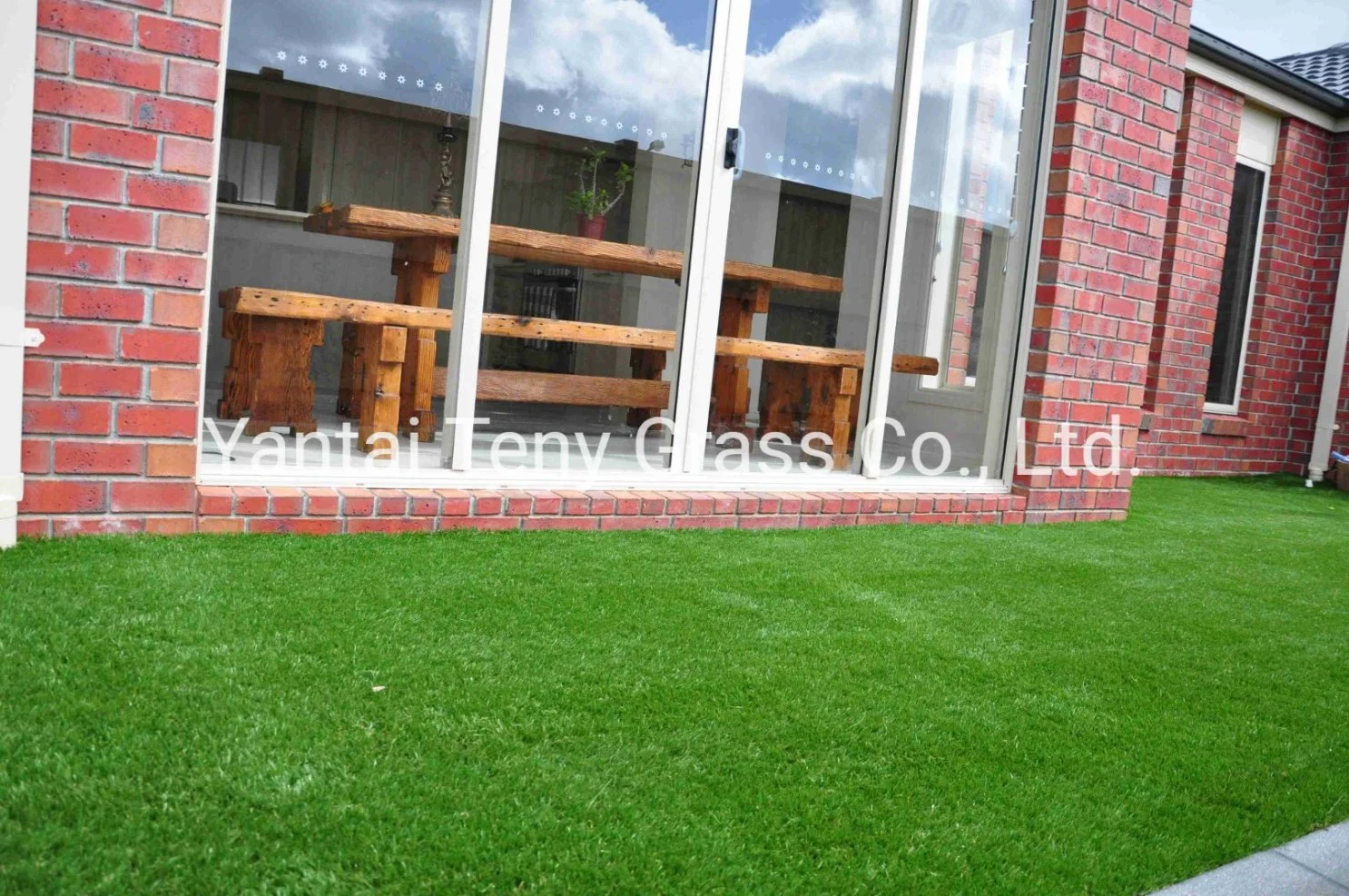 25mm Non-Infill C Shape Hot Sell Landscaping Artificial Grass on Decking