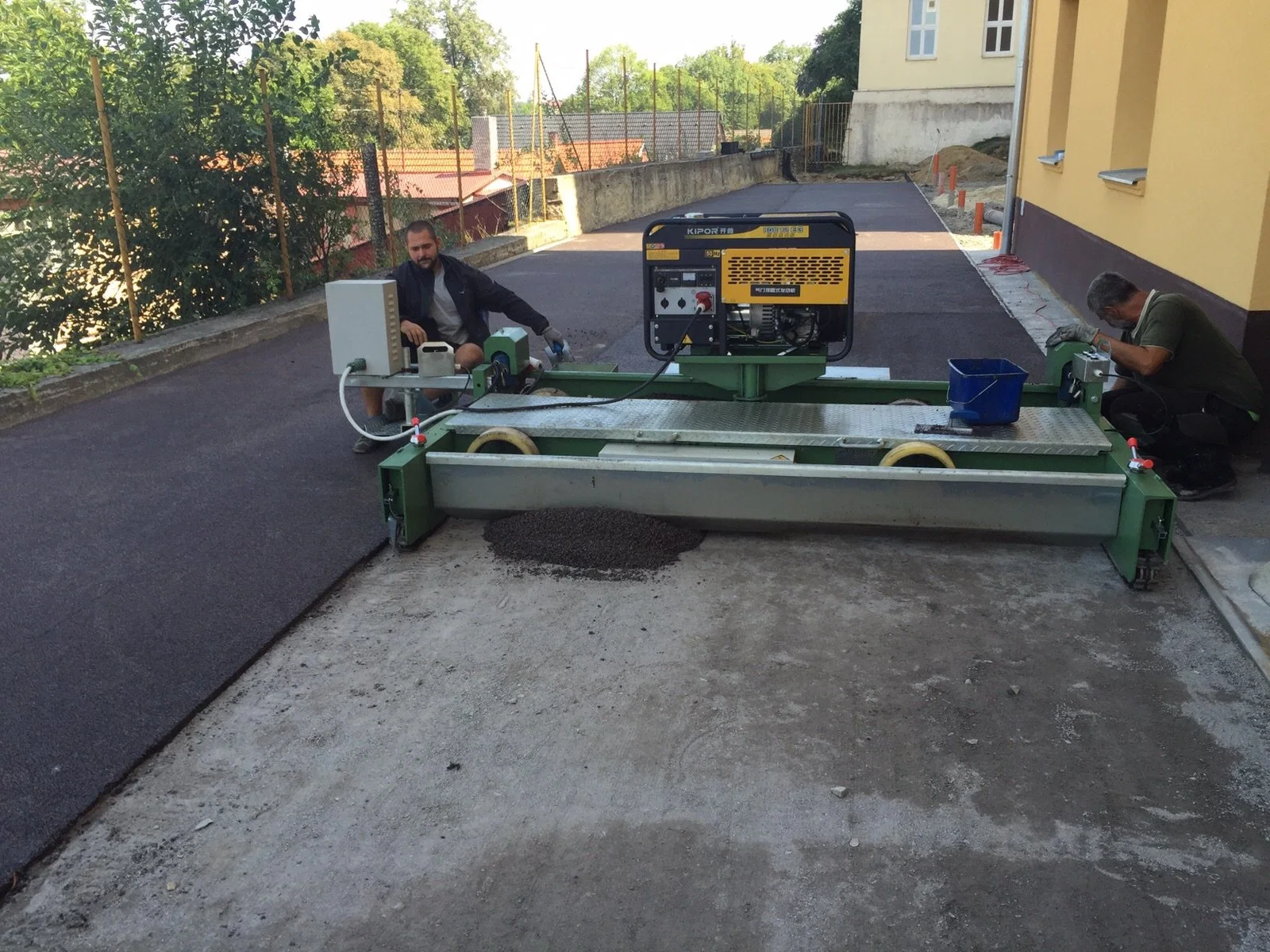 Máquina de pavimentadora grande com sistema gerador de gasolina