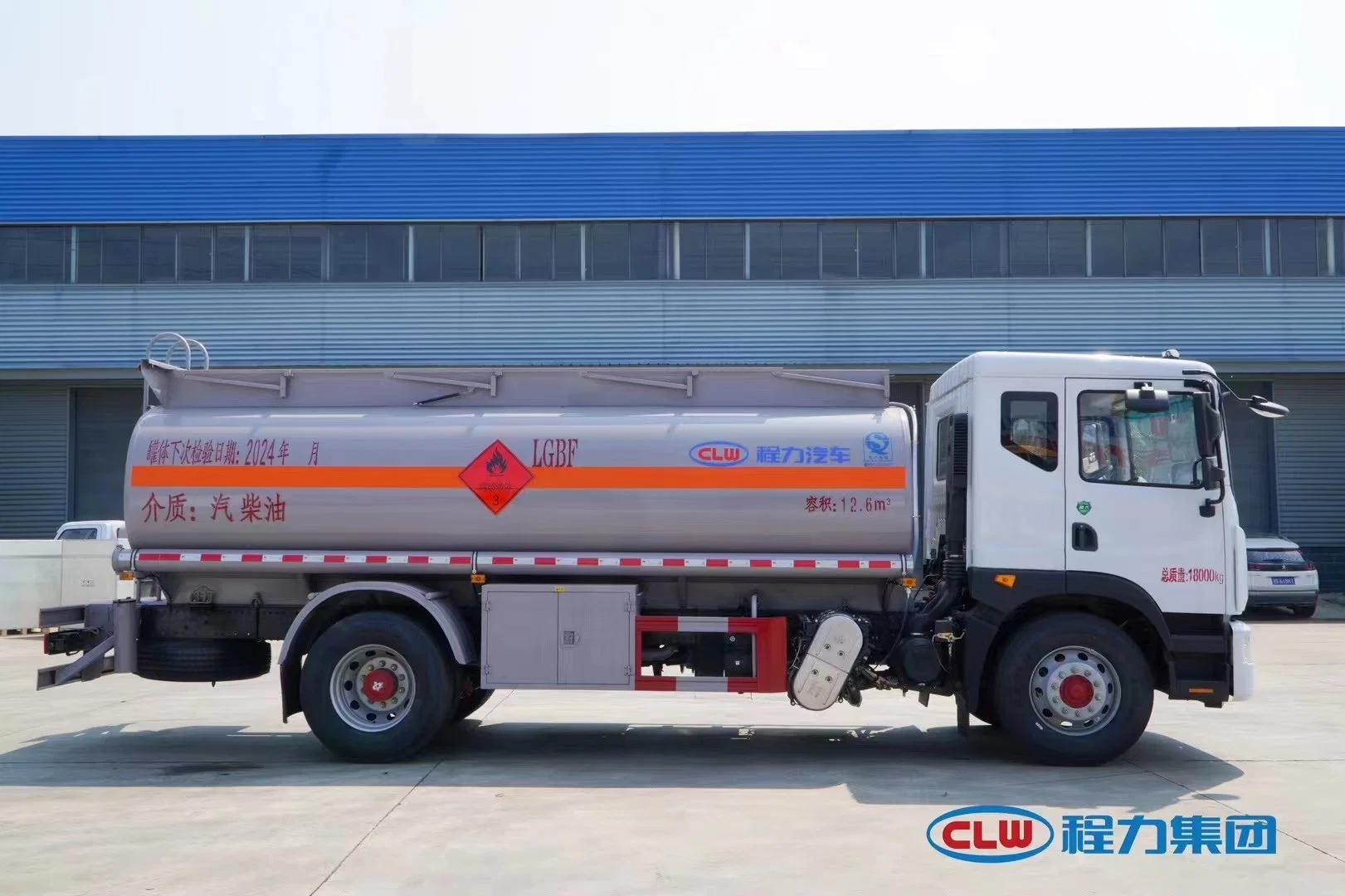 Good Quality Cheap 100000L Refuelling Tank Truck for Distributing Diesel Oil Crude Oil Vegetable Oil Coal Tar Oil and Lubricating Oil