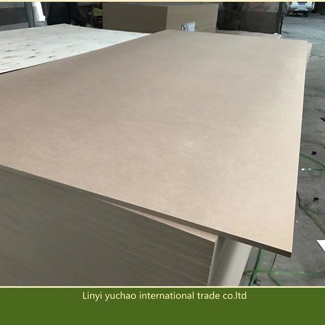 El CARB P2 Certificado normal de 12mm MDF MDF / Raw para muebles