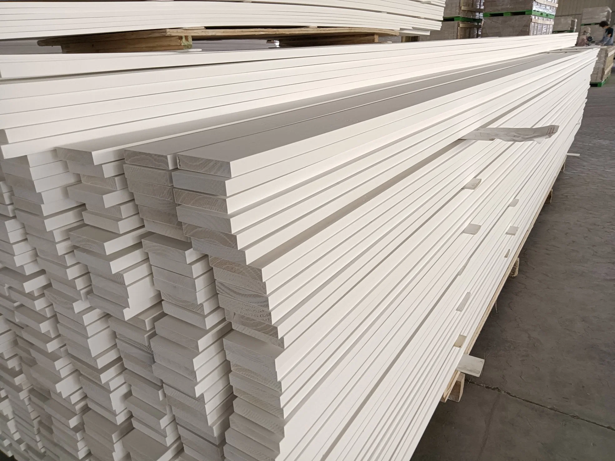 Primed Wood Moulding White Flat Surface Wood Board