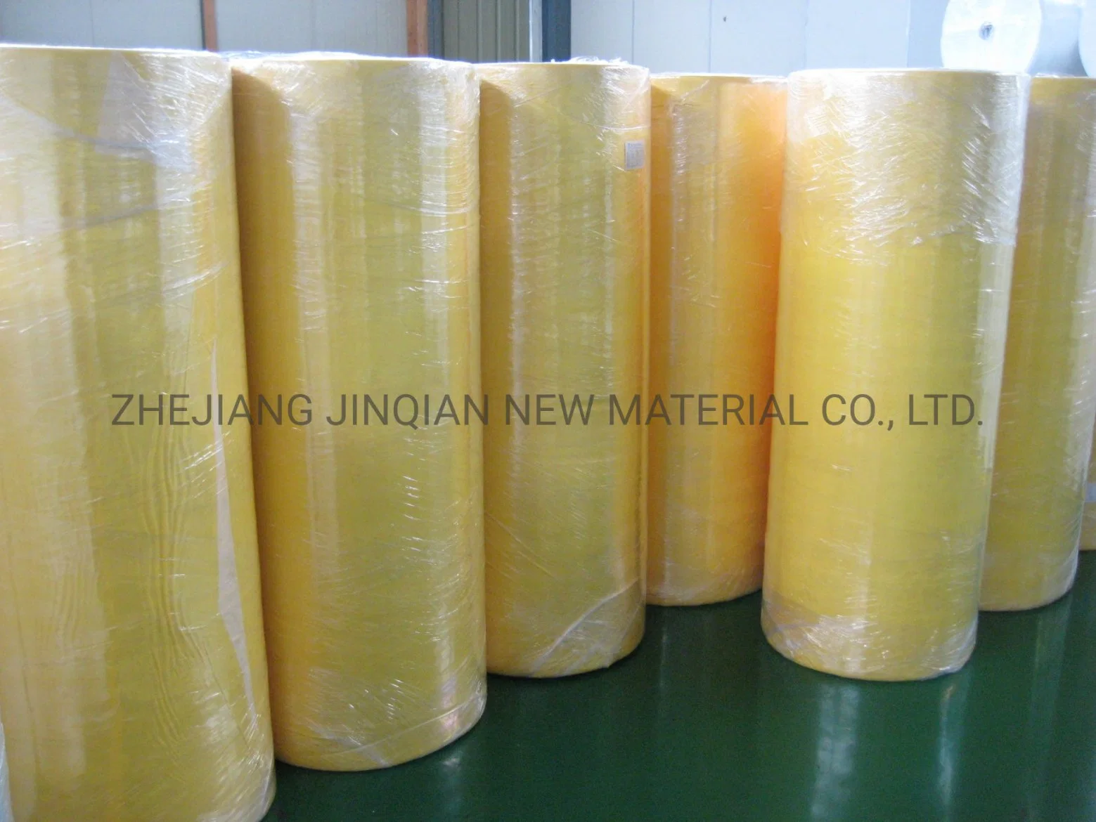 Professional Manufacturer Supply PP+PE Laminated Spunbond Non Woven Fabric Protecting Clothes Use