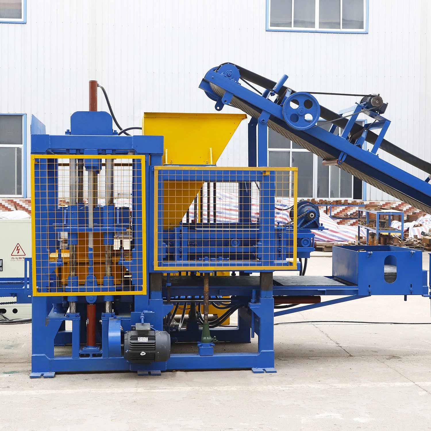 Qt4-15 Paver Block Cement Brick Making Machine