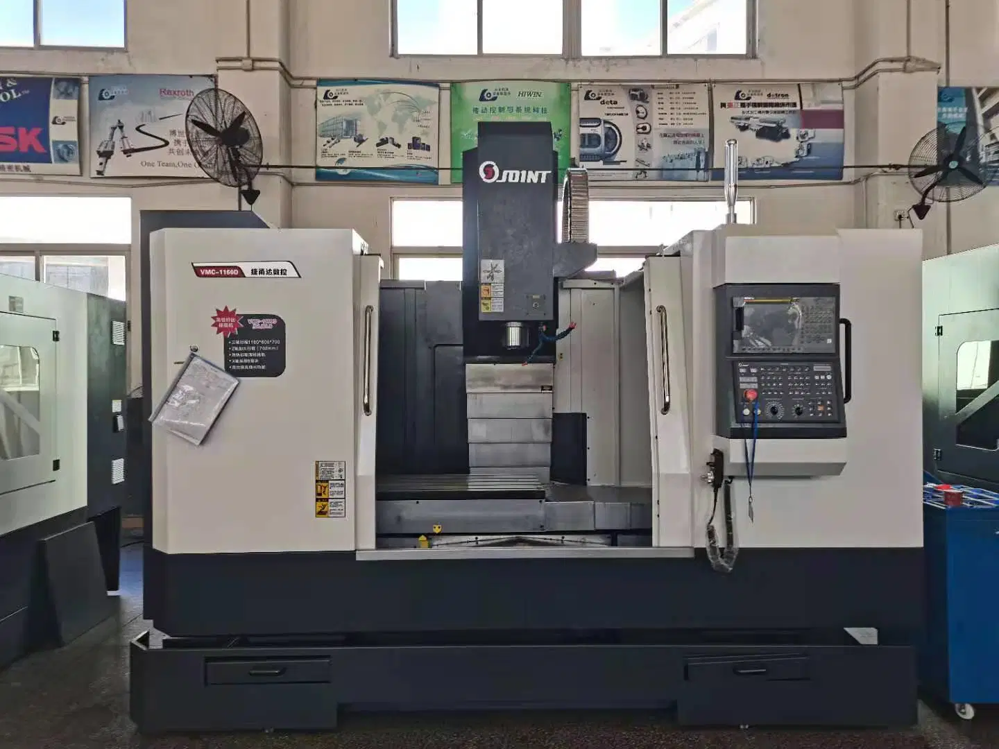 Vmc1060 China Metall-Bearbeitungs-CNC-Fräsmaschine Vertikales Bearbeitungszentrum