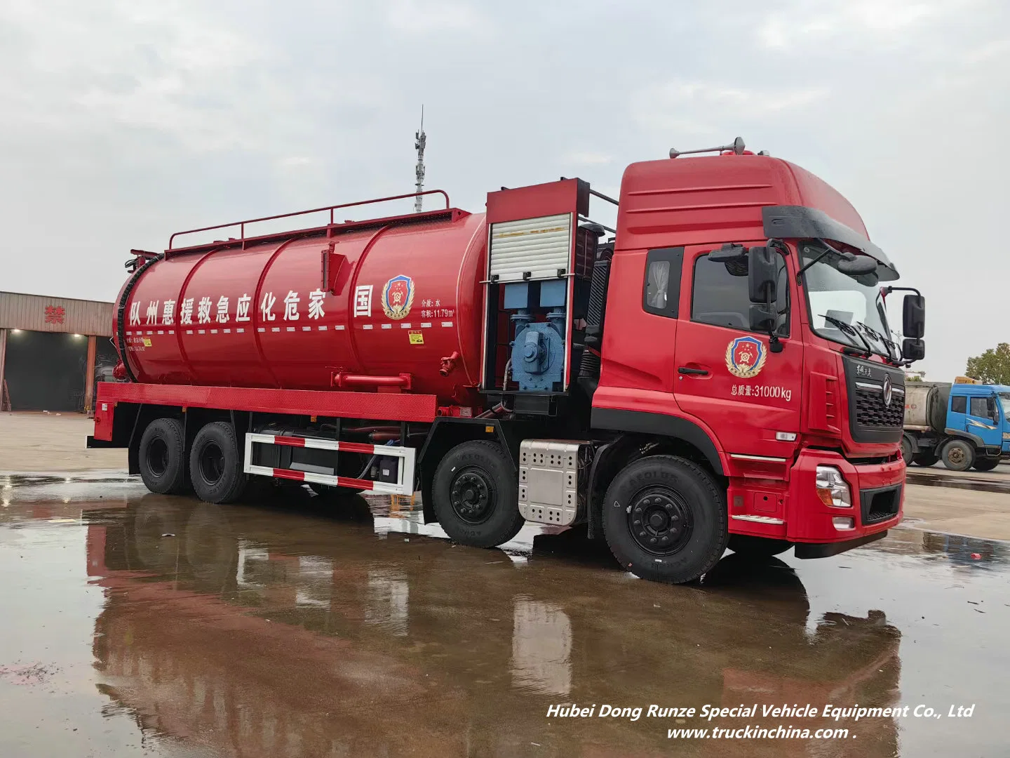 Ruedas de 12 de Dongfeng Hidro de vacío de la excavación de aspiración de alcantarillado combinado del vehículo camión volando (14m3 de las aguas residuales+11m3 de agua potable)