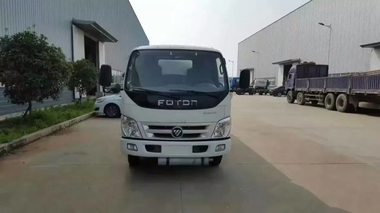 Foton Omarco National III 5000-6000 litros camião-cisternas 4 × 2 Camião cisterna de tanque pequeno carregado com gasolina a diesel bruta Óleo primeira escolha