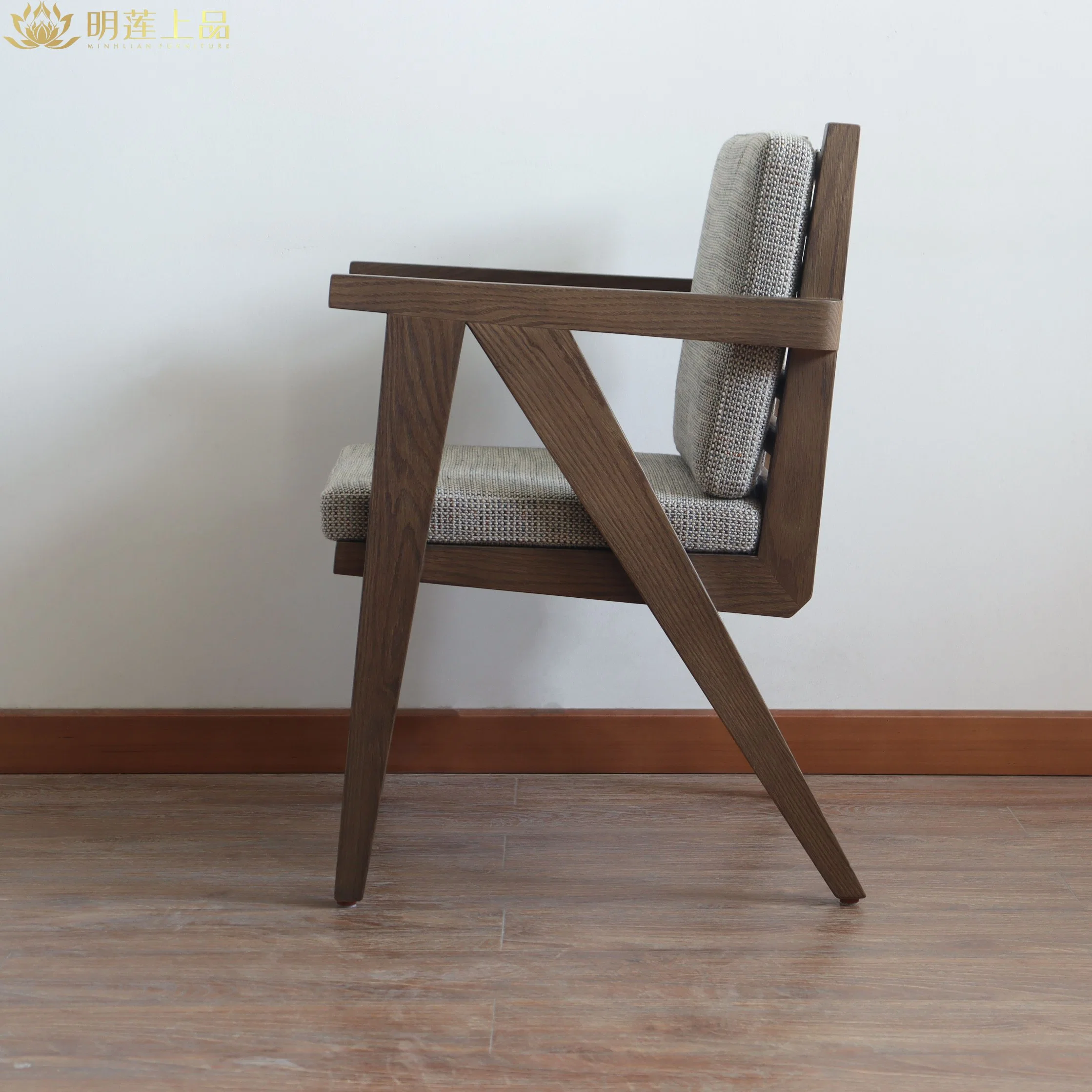 Fabric Upholstered Solid Wood Chair Hotel Furniture Living Room Furniture Restaurant Furniture Leisure Chair Dining Chair Armchair Wooden Chairs