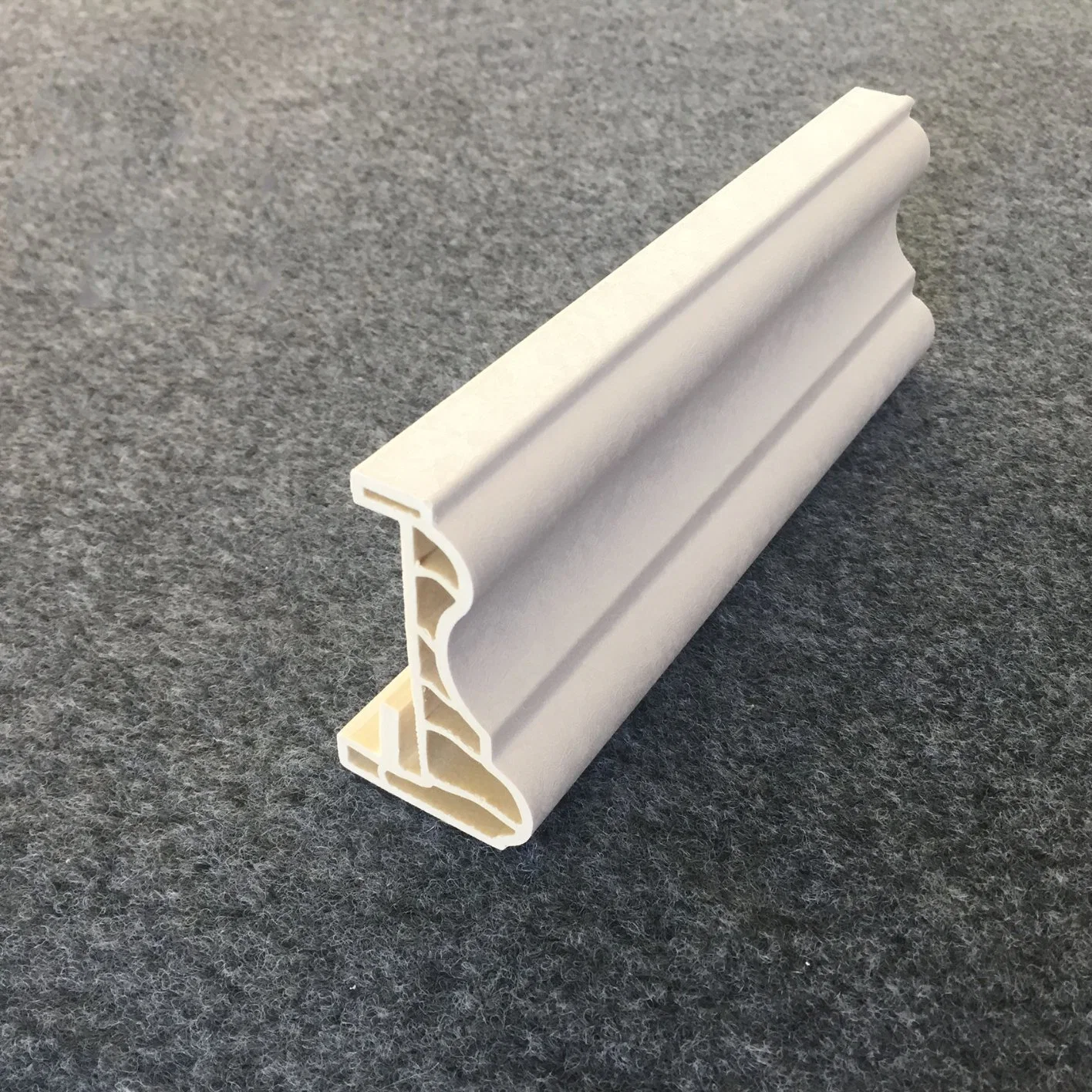 Wholesale/Supplier Crown Molding Decorative PVC Wall Panel Finishing Trim White Clean Plastic Moulding Line