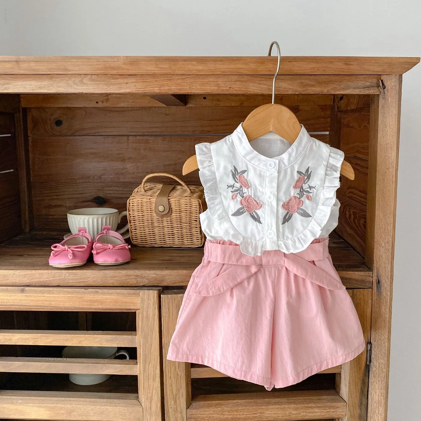 2023 Summer Models Infant Children Baby Girl Suit Embroidered Collar Sleeveless Top + Wide-Legged Short Trousers Two-Piece Set