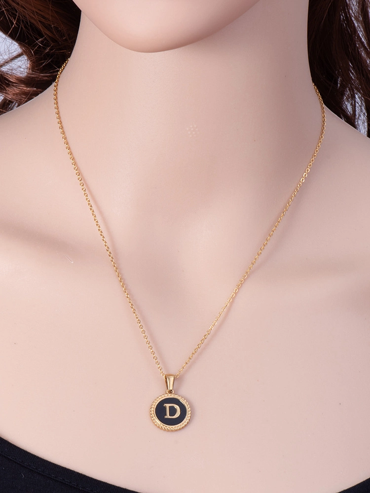 2022 Round Natural Shell Coin Colklace para mulher 18K banhado a ouro Aço inoxidável Fashion Letters inicial colar jóias