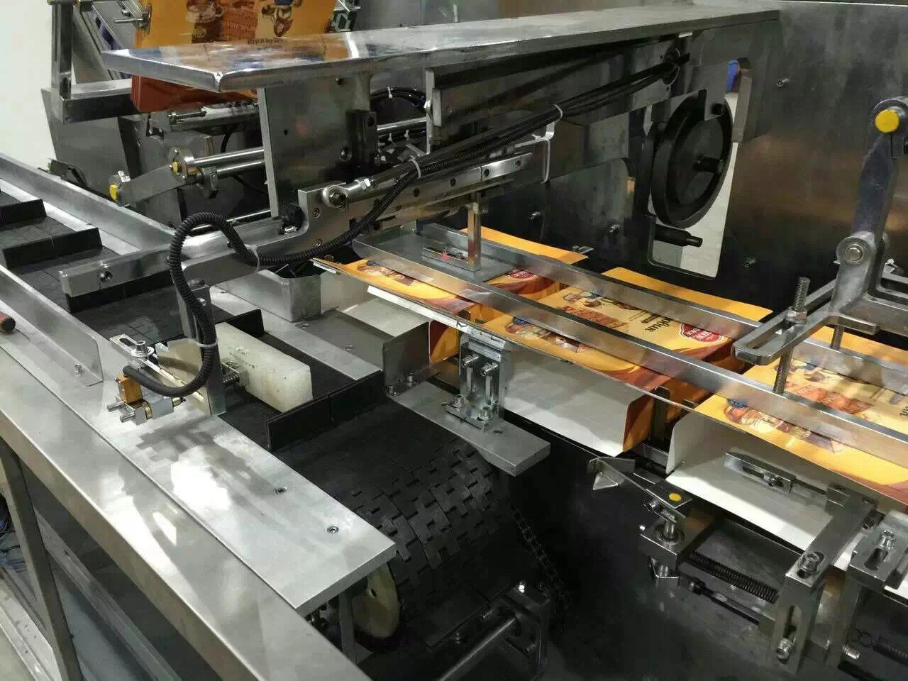 Automatic Box Packing Machine Cartoning Machine for Baked Goods Bread, Cake, Biscuit