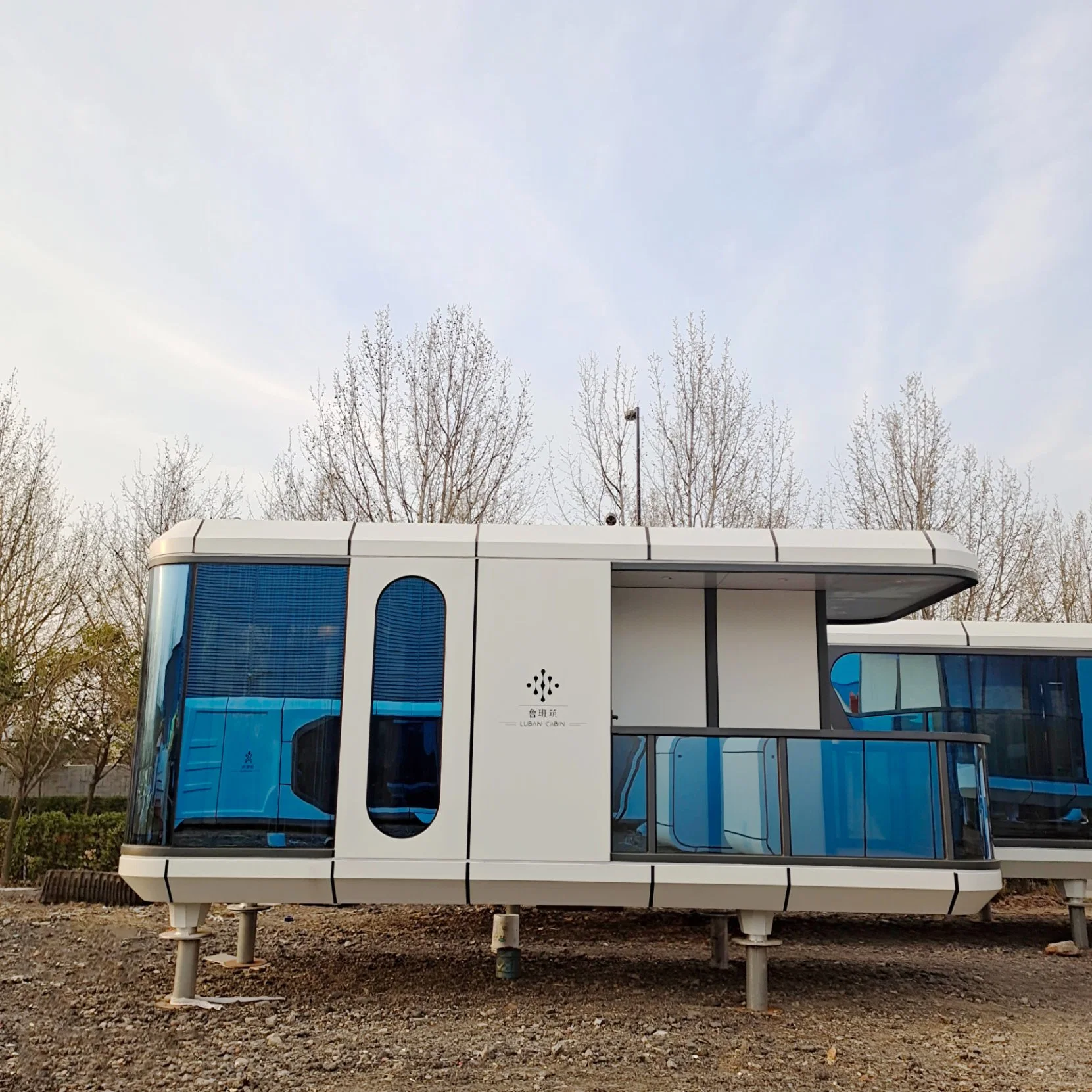 Venta al por mayor de modernos hoteles espaciales prefabricados en forma de cápsula móvil Tiny Apple Cabin Home House para la venta