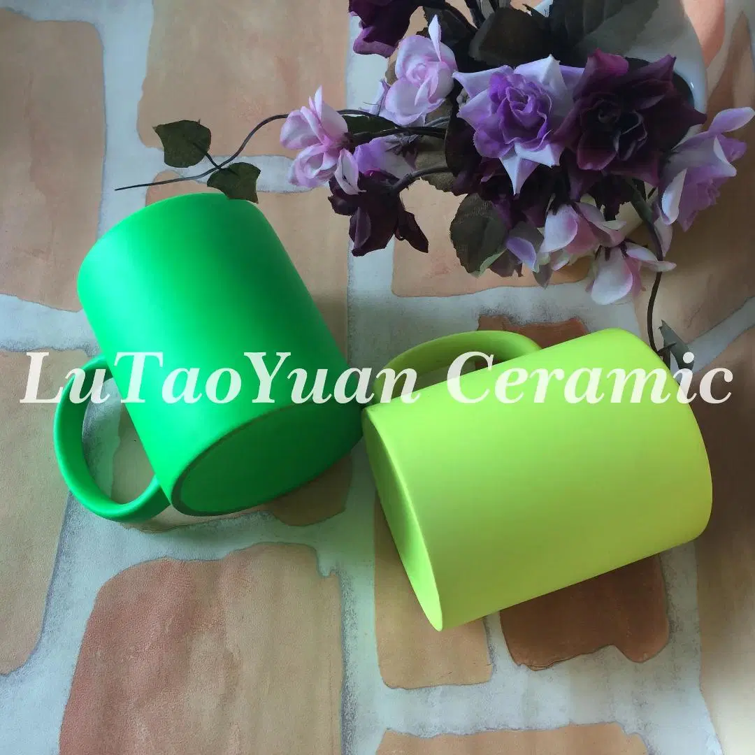 Caneca de cerâmica fluorescente colorida, caneca de porcelana, utensílios de cozinha de nova porcelana, decoração com cor, padrão de cor personalizado, logotipo e design.