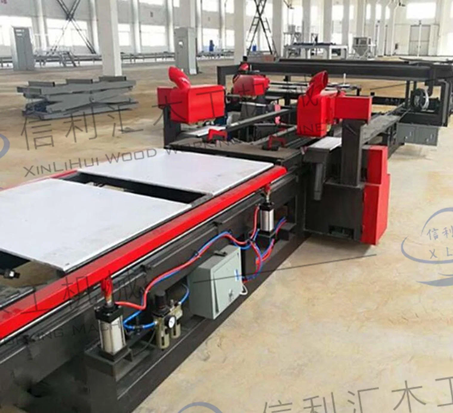 Only One Person Can Complete The Auto Four Side Sawing Machine Process of The Plate, Which Greatly Improves The Production Efficiency and Saves The Labor Cost.