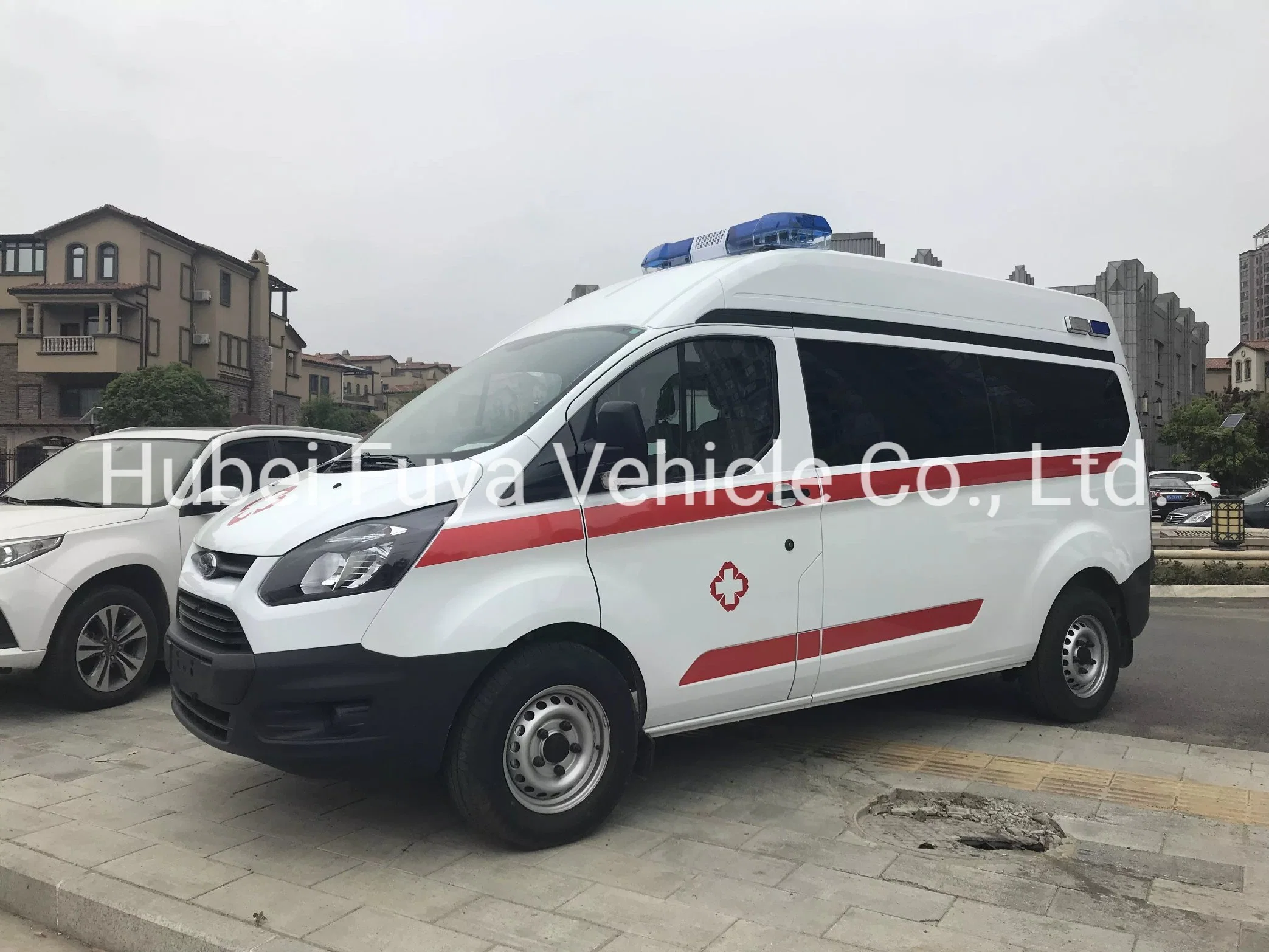 Ford Gasoline Used Ambulance Car for Sale Cheap Patient Monitor Mobile Dental Clinic Ambulance Vehicle