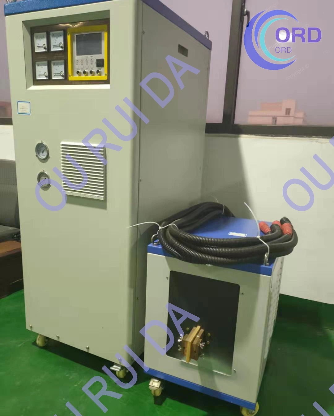 China Fornecedor de aquecimento por indução para máquina de forjamento a quente/ Quenching /Anelamento /Aquecimento / ponto de fusão com os metais Bar// Tubo de tarugos (DSP-160KW)