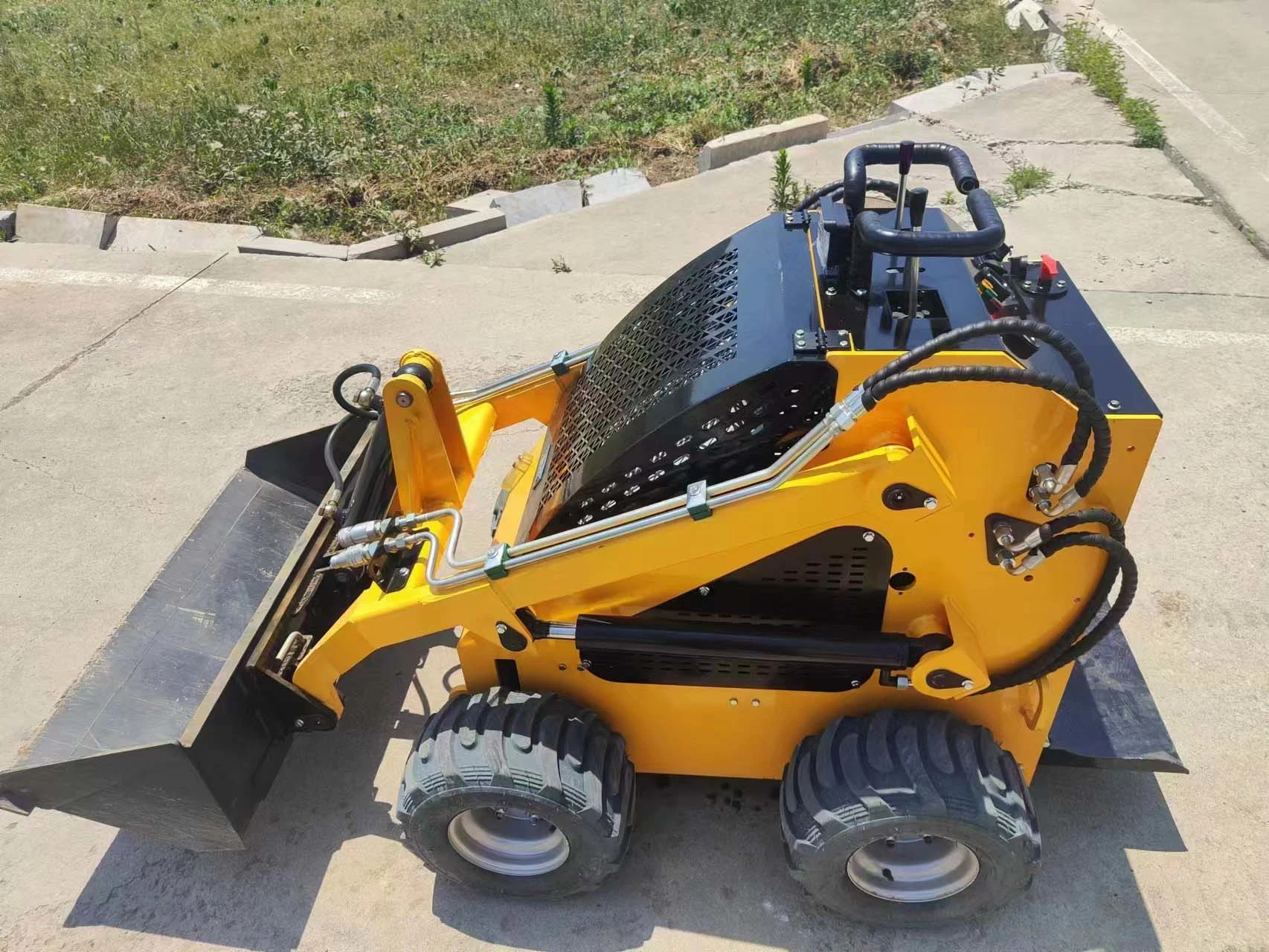 Free Shipping Hydraulic Mini Skid Steer Loader with Diesel Engine