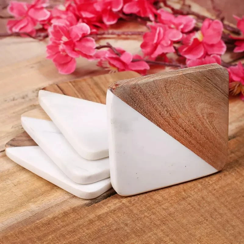 Juego de 4 artesonado de mármol blanco y madera de acacia posavasos Set