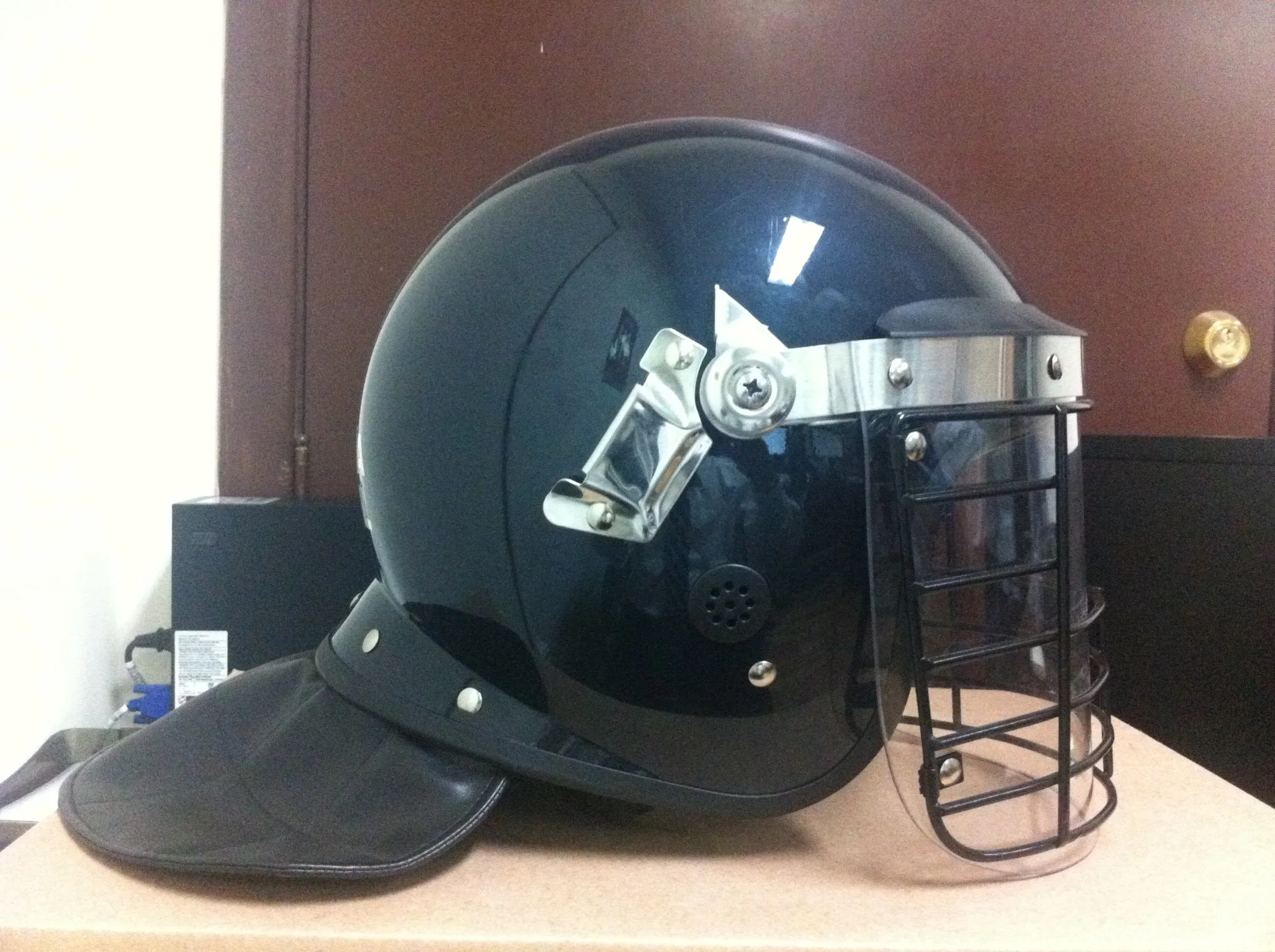 Mexican-Style Police Anti Riot Helmet with Aluminium Mesh Protector Over The Visor