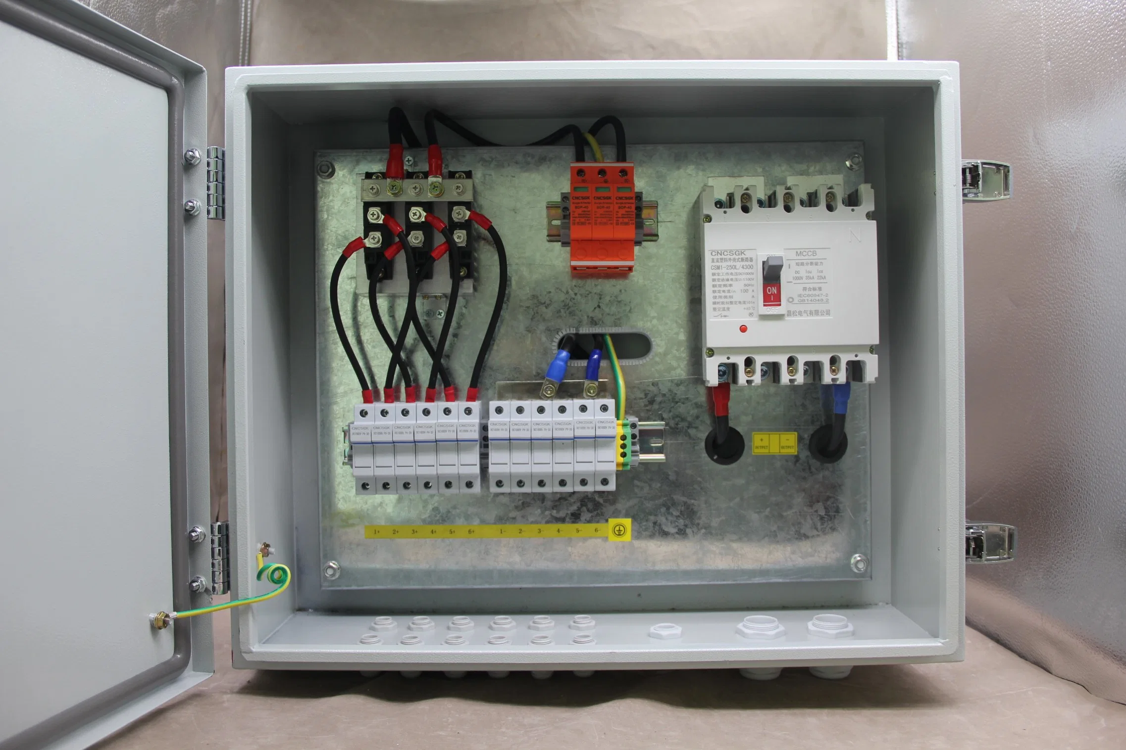 Caja de distribución de la matriz de energía solar fotovoltaica 12 String DC caja combinadora 1000V