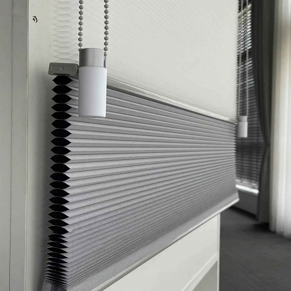 Noise-Reducing Honeycomb Blinds for a Calm and Peaceful Environment