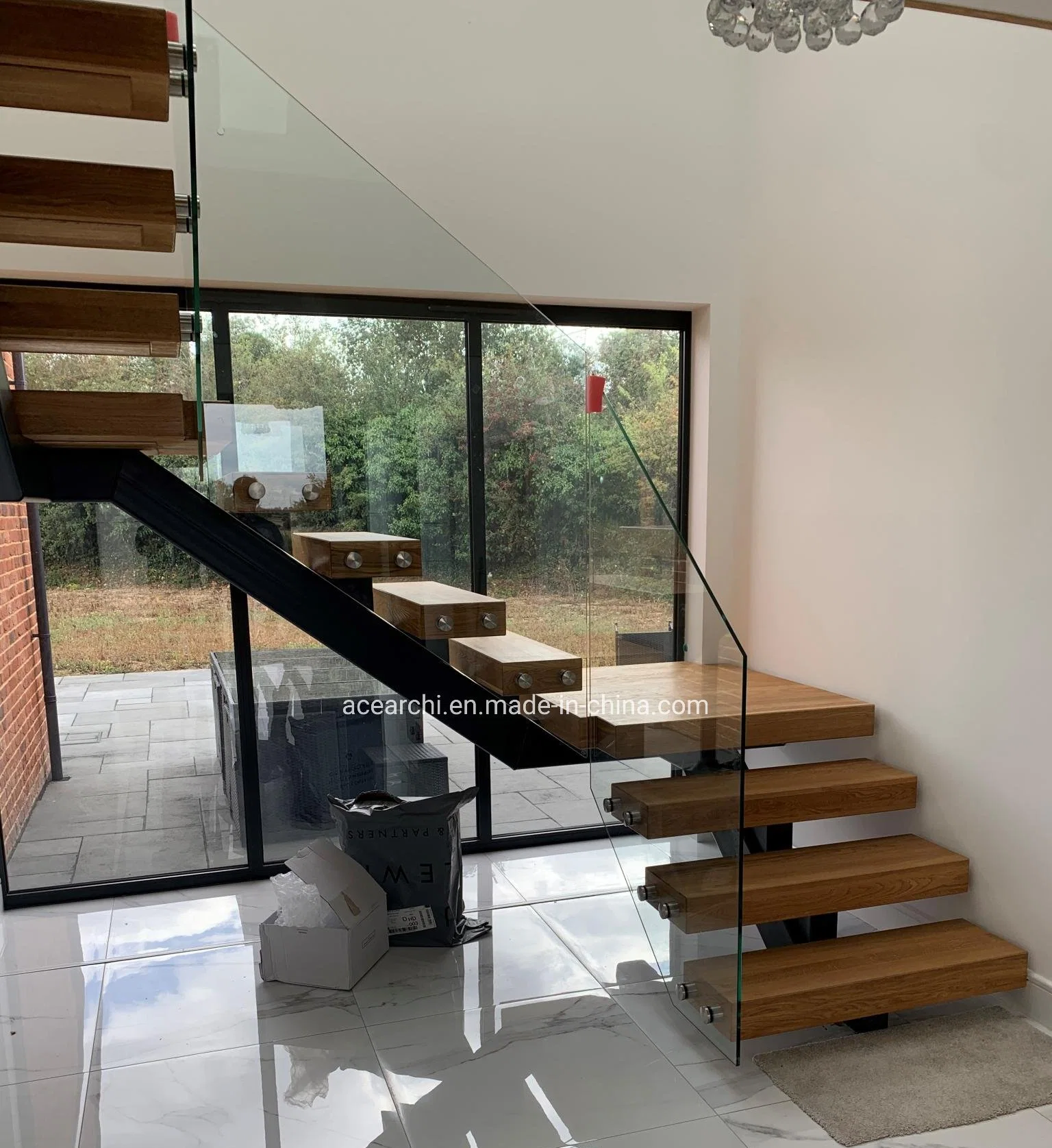 Modern Steel Straight U-Shaped Stair Solid Wood Tread Glass Balustrade Design for Villa