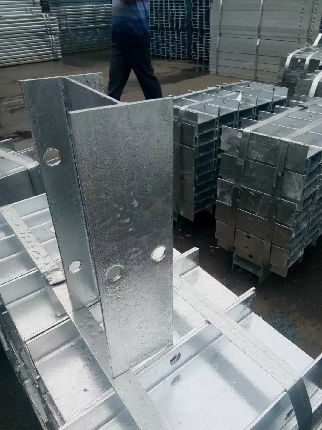 Galvanized I Shape Steel Metal Beam Post for Road Traffic Safety Highway Guardrail Crash Barrier