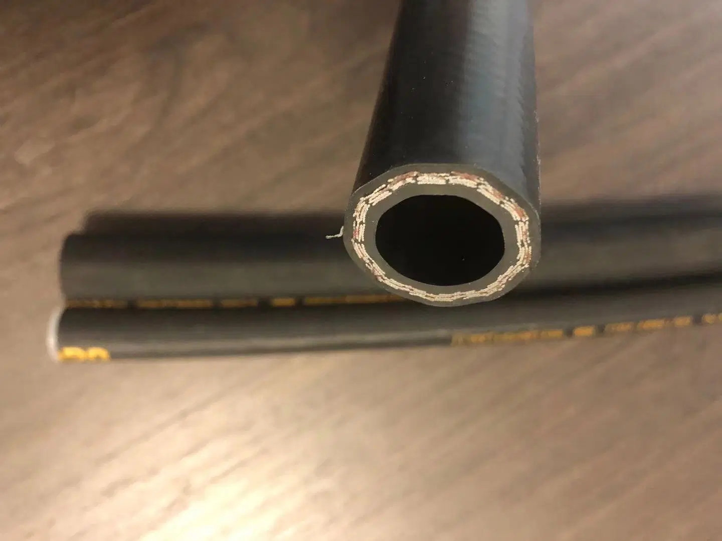 Hydraulic Hose DIN En853 1sn / SAE 100r1at One Steel Wire Braided