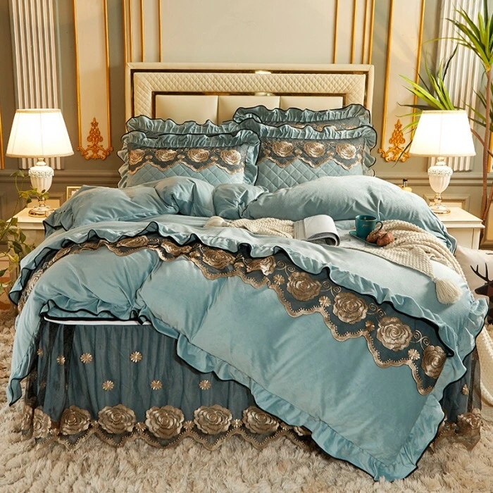 Capa azul Velvet Lace edredão almofada bordado Shams Warm Comforter Conjunto de roupa de cama de inverno 4PCS folhas de tecido doméstico ODM Conjunto de roupas de cama