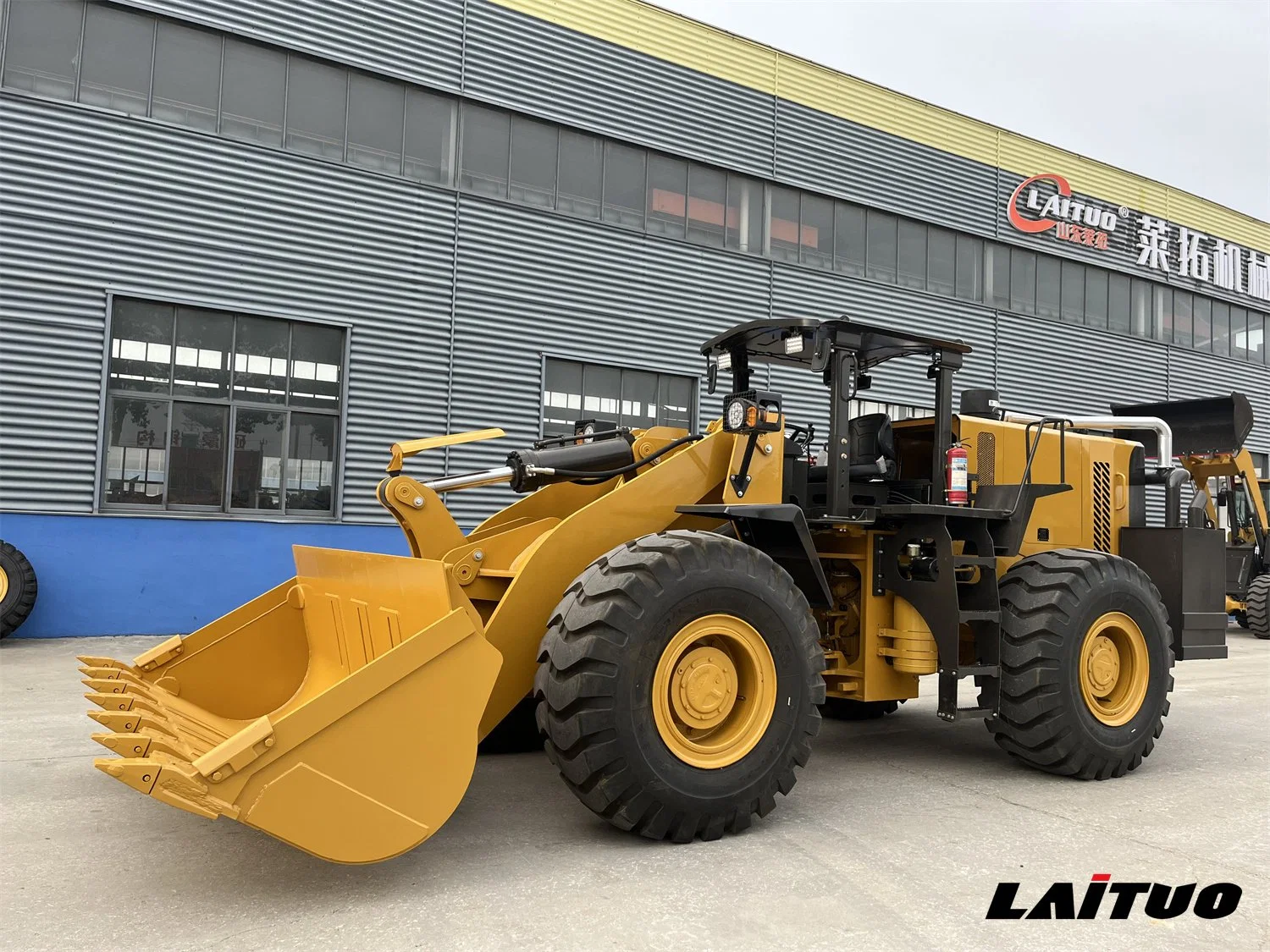 High Powered Compact Boom Machine Sem656 Underground Wheel Loader