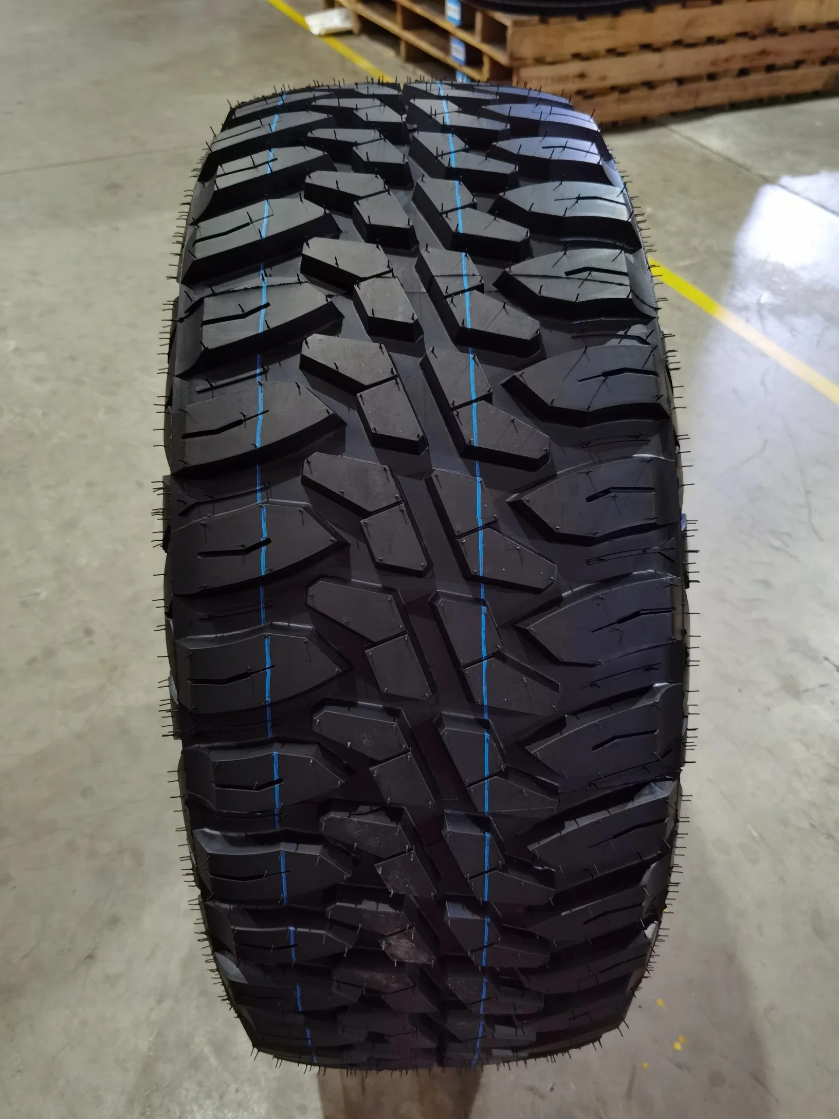 Habilead Kapsen Durun Kingboss Road Boss Compasal Aplus Mileking Brand Mk677 with Gcc DOT ECE Certified 235/45r18 Winter Snow Car Tires Studded Car Tyres