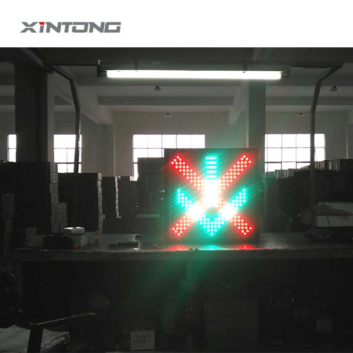 Exceed 50000 Hours Vehicle Xintong Full Screen Traffic Signal Light