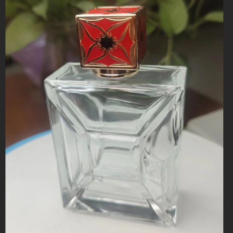 Venda por grosso de luxo do vaso de perfume de vidro Fabricação a aceitar a tampa de perfume de Zamac personalizada