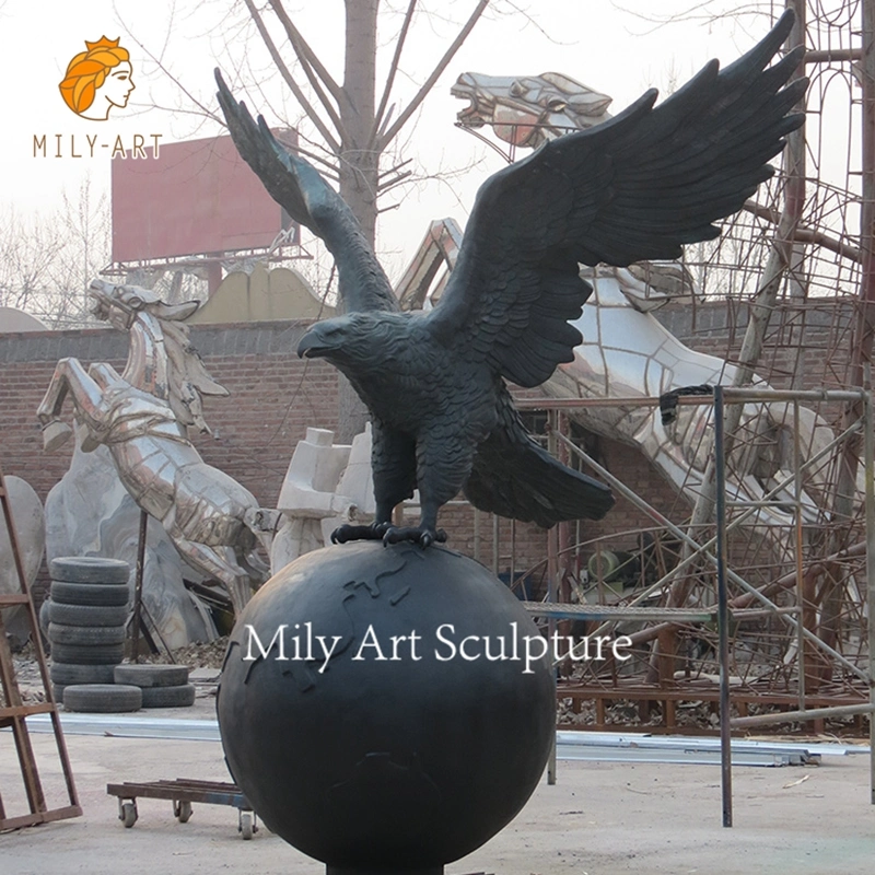 Custom Metal Art Decor Brass Bird Sculpture Large Bronze Eagle Globe Statue Craft