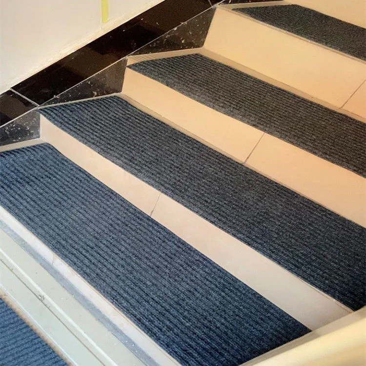 Tapis d'escalier en moquette non antidérapant avec protection de plancher en bois