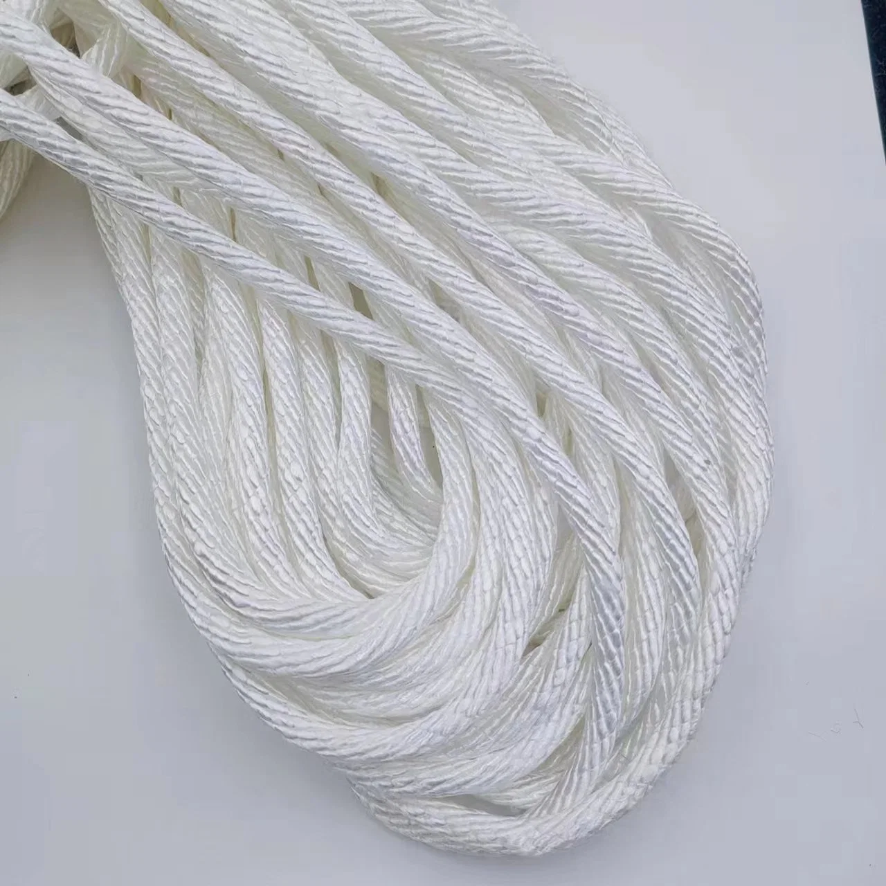 Production of 10mm White Ultra-High Molecular Weight High-Strength Wear-Resistant Rope