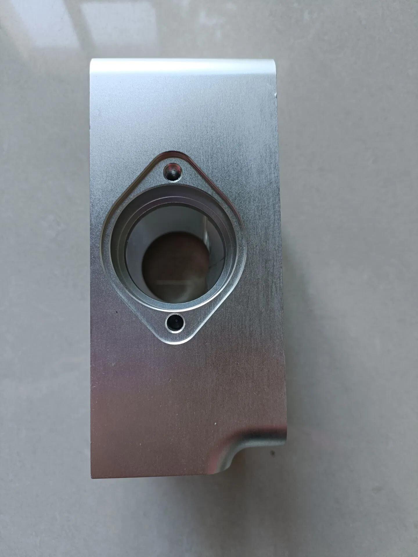 Les pièces mécaniques en tournant l'usinage laser micro en acier inoxydable de l'usinage CNC en laiton en aluminium
