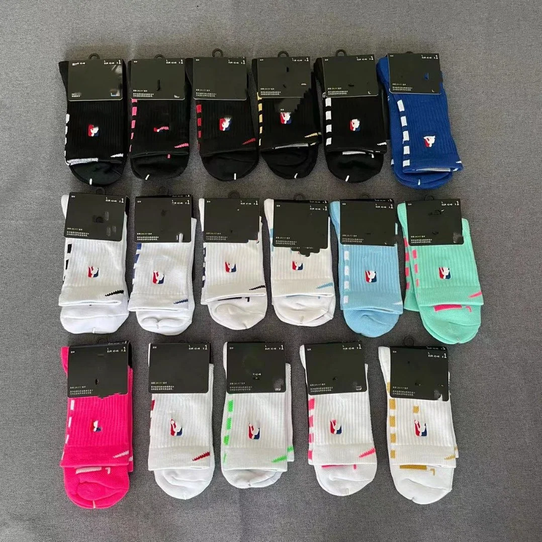 Xianghui Crew Men Wholesale/Supplier Foorball Athletic Running Thick Terry Basketball Sport Socks