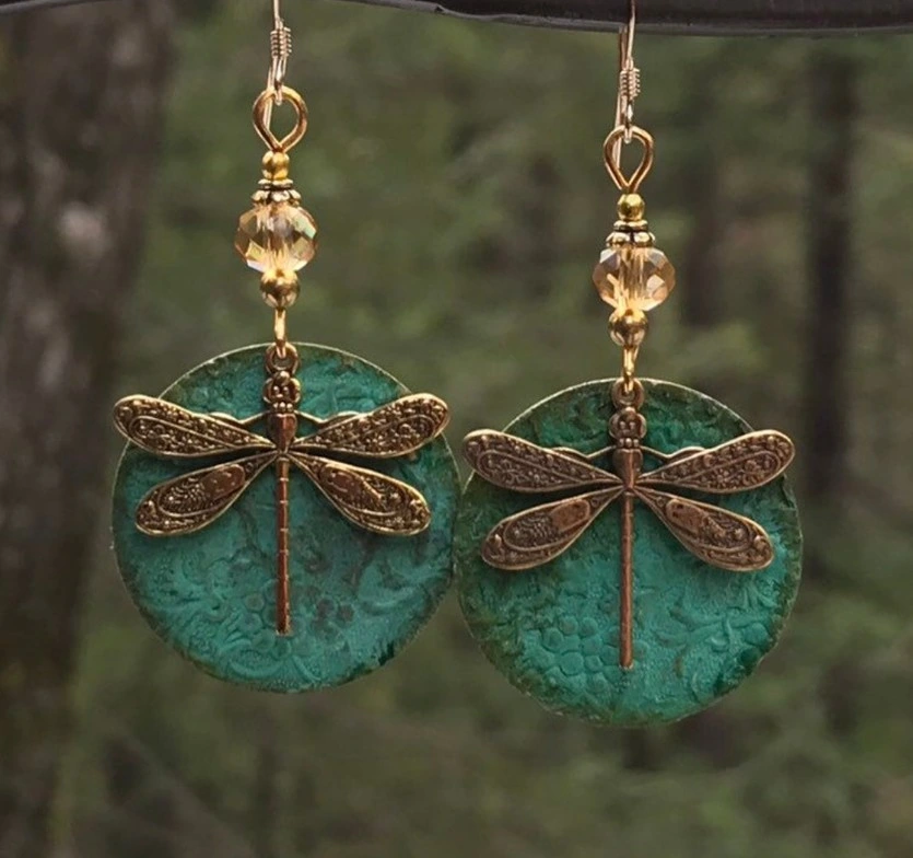 Poliuretano grande suave cuero hecho a mano flecos pluma ligera caída de lágrima Pendientes de color verde para mujeres Moda de niñas