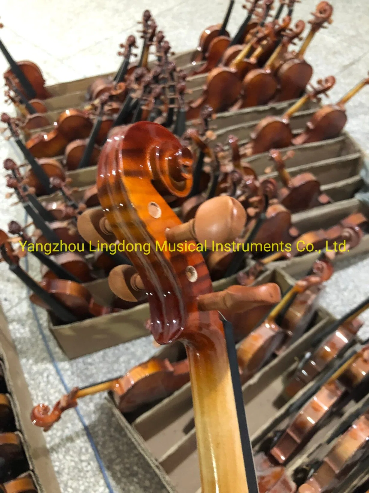 Chinese All Solidwood Flame Violin with Free Violin Case, Violin Bow