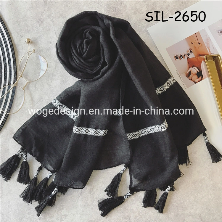 Wholesale Yiwu Factory Malaysia Lady Wraps Hijabs Headscarf Covers Solid Color Tassel Ribbon Viscose Cotton Scarves Shawls