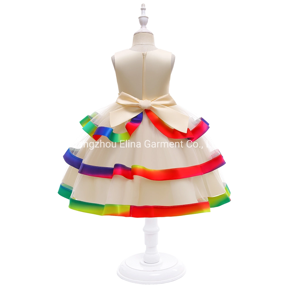 Grupo de meninas em camadas de desgaste do bebé veste vestido de Esferas Princess Frock Lace Sweet vestido Longo