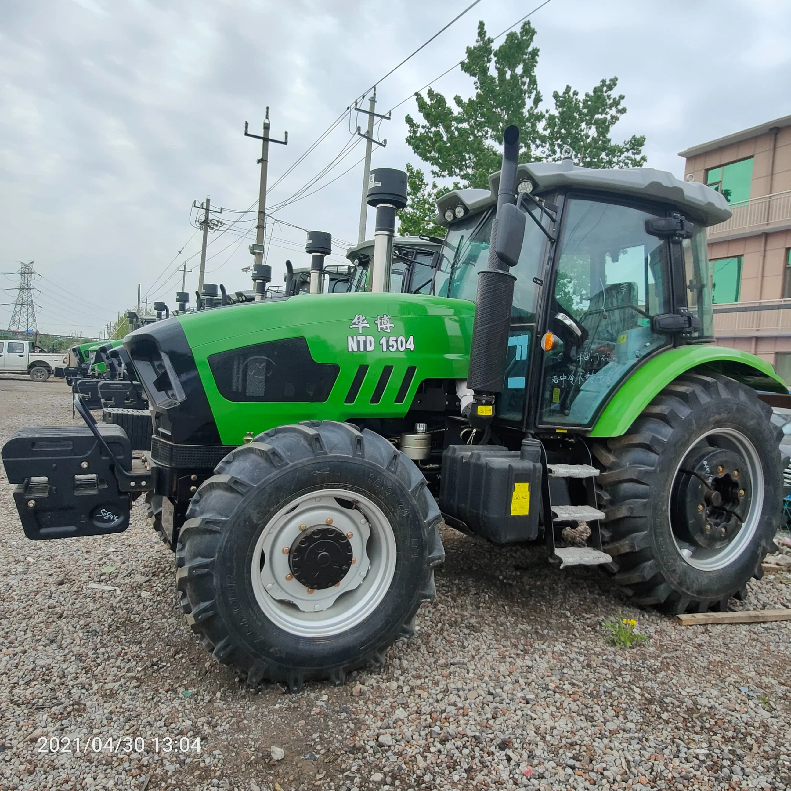 Huabo Brand 150HP 4X4 4WD AC Cabin Agriculture Machinery Large Farm Diesel Engine Wheel Hydraulic System Compact Traktor Tractor with Front End Loader