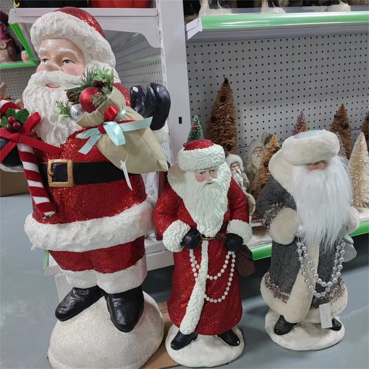 Personalizada de Fábrica OEM Santa Claus Figurine Natal Santa decoração decoração Casa Polyresin Santa Decoração Resina Natal fabricante artesanal na China