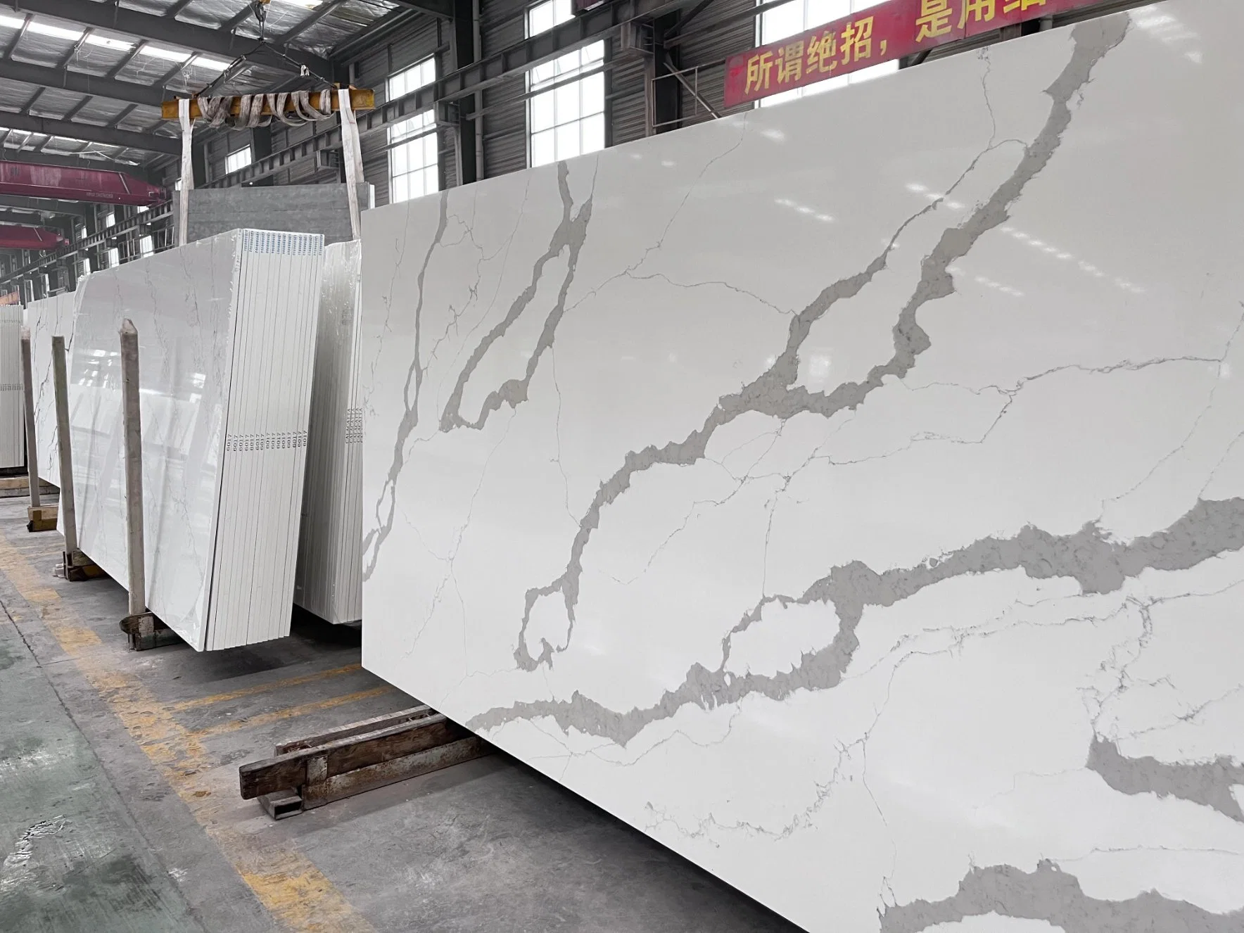 Calacatta and Marble-Like Veined Quartz Slab