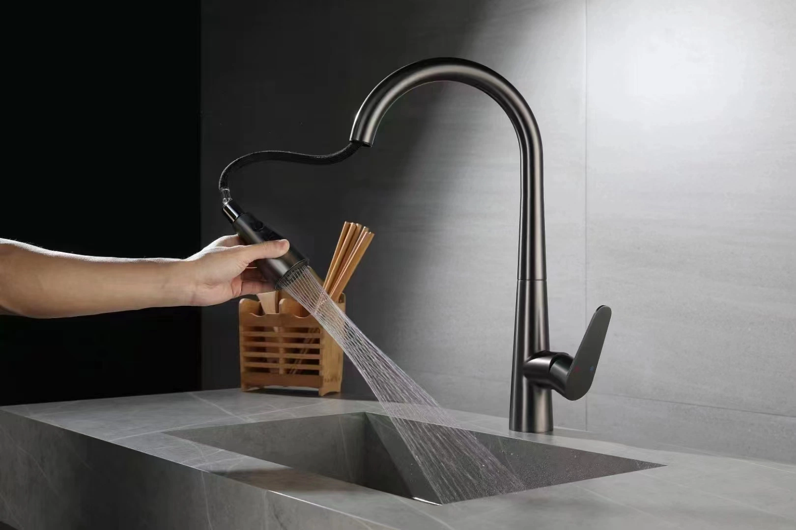 Gun Grey Pull out Kitchen Faucet, Stainless Steel Kitchen Sink Faucet with Pull out Sprayer