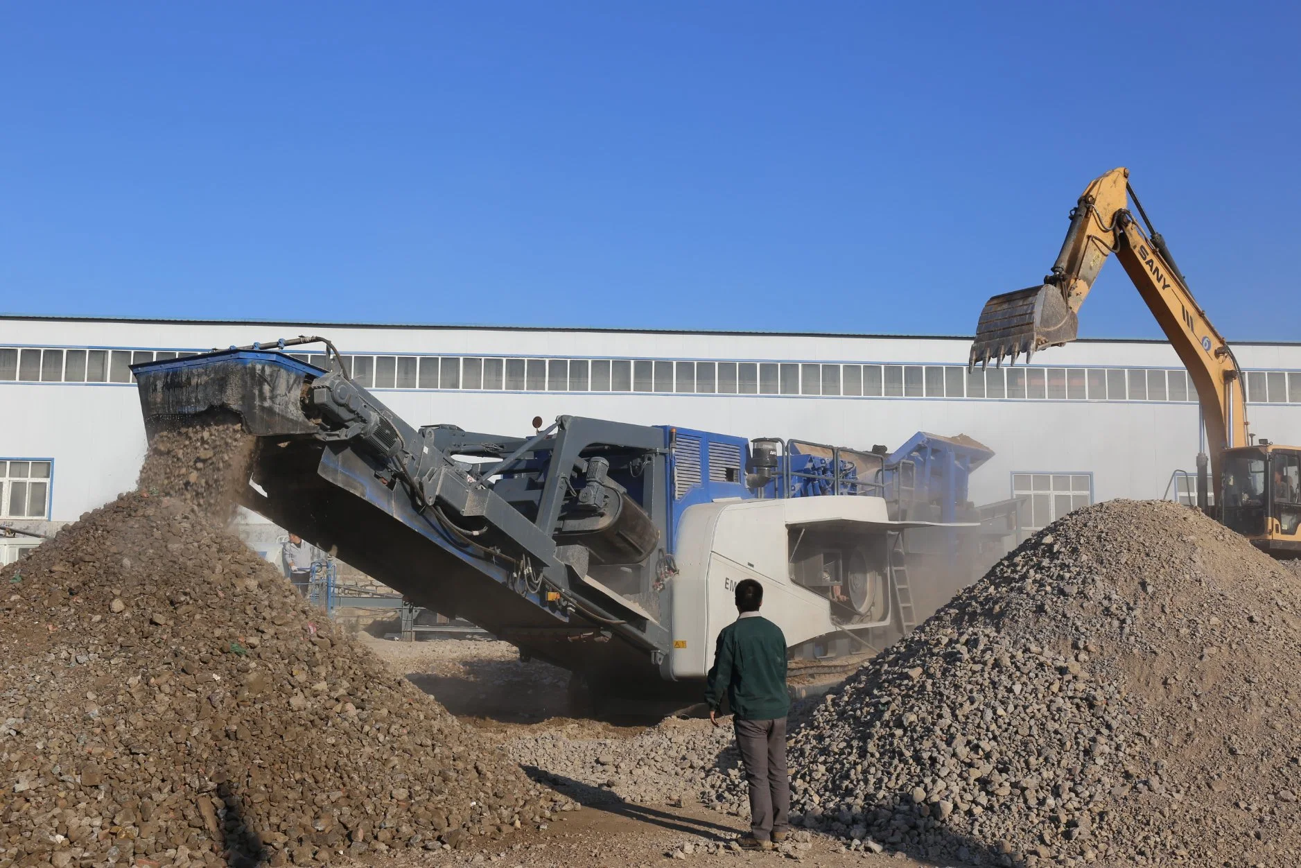 Em1130 Crawler Mobile Building Aggregate Hydraulic Mining Stone Rock Limestone Impact Crushing Machine